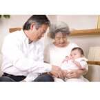 祖父母の育休広がる - 福井県と岡山県で実施の孫育て奨励金制度とは