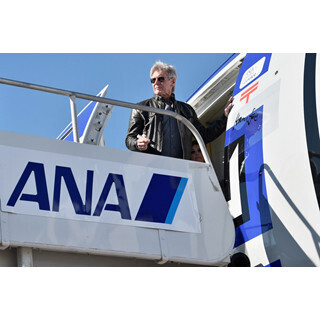 スター・ウォーズ公開記念! 俳優たちを乗せANA特別塗装機が飛ぶ - 写真70枚