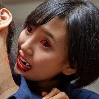 HKT48･兒玉遥、主演作で美少女吸血鬼に! 鮮血滴る&quot;かぶりつき&quot;シーン公開