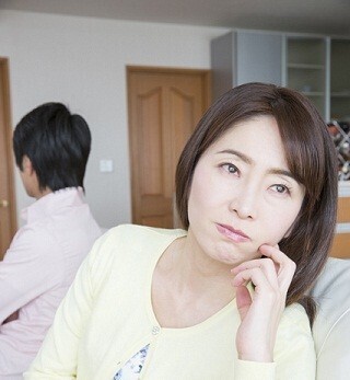 夫のアニメグッズを妻が勝手に捨てるのは犯罪ですか? - 弁護士に聞いてみた