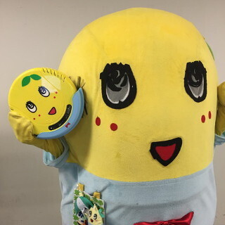 キレイにするなっしー! - ふなっしーが部屋を駆けまわるロボット掃除機に