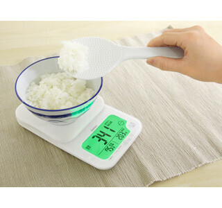 ごはんのカロリーや炭水化物量、重さを同時に計測できるはかり発売