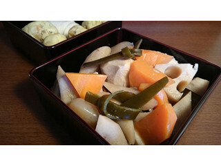 おせちをリメイク!! お煮しめと切り餅の残りで五目おこわを作ってみた