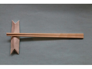 割り箸袋でおしゃれな箸置きを素早く作る方法