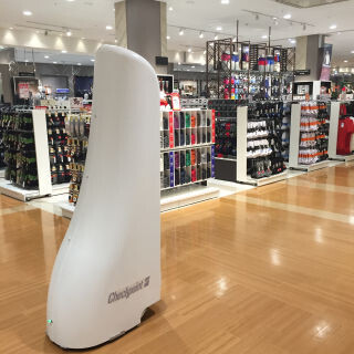 イオンリテールがRFIDと棚卸用ロボットを試験導入