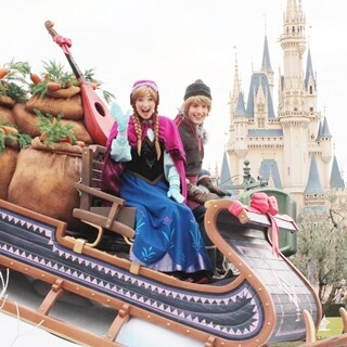 ディズニーランド『アナ雪』イベントお披露目! 新パレード&新ショーに歓声