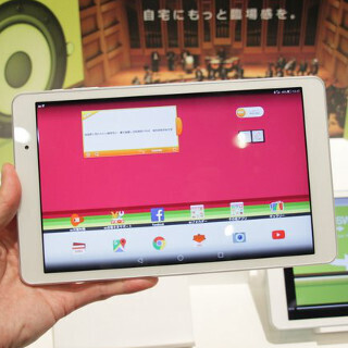KDDI、スマホと連携できるオリジナルタブレット「Qua tab 02」2月発売