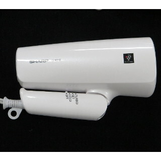 シャープ、海外にも持っていけるドライヤー - 折りたたむと新書サイズに