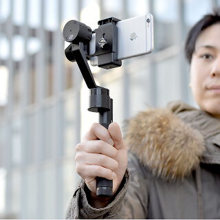 スマホ動画の手ブレを抑える電動スタビライザー
