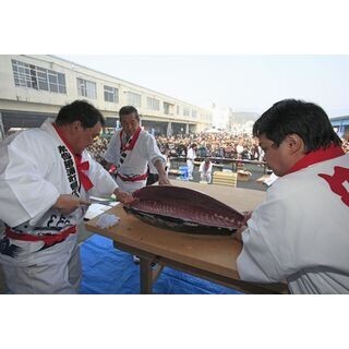 和歌山県で「まぐろ祭り」開催! マグロ汁や中落ちを無料配布