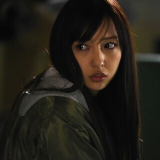 板野友美、"のぞき"感じ大絶叫! 主題歌流れる恐怖の『のぞきめ』予告編公開