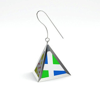 凸版、電子ペーパー活用アクセサリー発表-デザインを書き換え可能