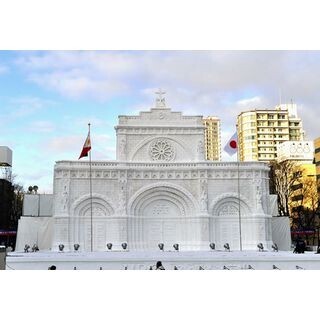 北海道で「第67回 さっぽろ雪まつり」開催! "進撃の巨人"の大雪像も