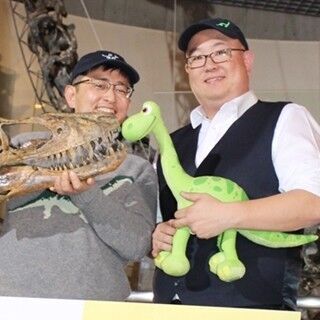 『アーロと少年』のソーン監督、主人公と同じ恐竜の標本に大興奮!