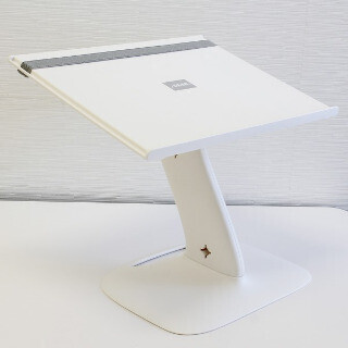 パーツを組み替えて高さを変えられるノートPCスタンド