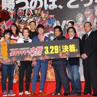 井上正大「平成ライダーに清き一票を!」、映画『仮面ライダー大戦』平成vs昭和の主要キャスト集結 (1) 現在の票数は昭和ライダーが124万9,848票　平成ライダーが92万7,256票