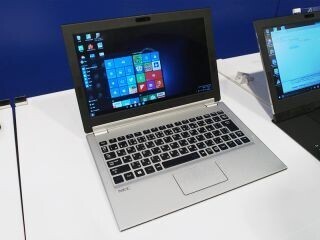 山口健太のモバイルデバイスNEXT (3) ビジネスで"正義"となる「軽さ」 - タブレットでも使えるLAVIE Hybrid ZERO
