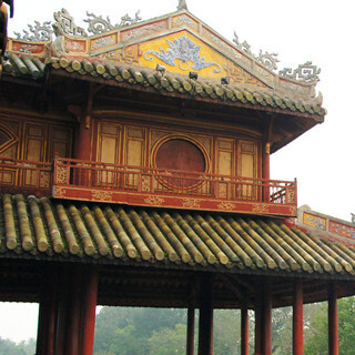 行った気になる世界遺産 (34) ベトナム最後の王朝の街は戦争の足跡を残す街 - 目にもおいしい料理も健在