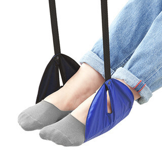 むくみ予防に! 足をつるして楽にする「折りたたみフットレスト」発売