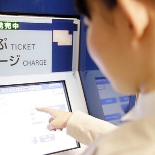 困ったときの簡単カタコト英会話術 (3) 運賃は180円です(券売機の前で)
