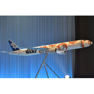 ANAスター・ウォーズ特別塗装機第3弾は3/29就航--CAがエプロンでBB-8に!?