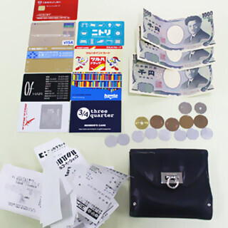 あなたの財布見せてください (1) 16枚のレシートが入った財布