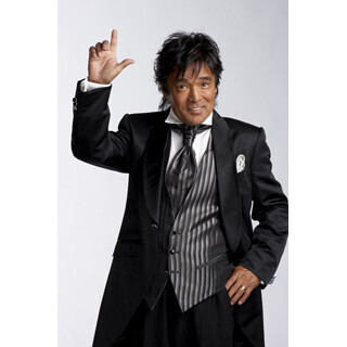 松崎しげるの生歌付き! ビル65階分の橋の上でする「告白ツアー」参加募集中