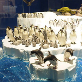 ガチャガチャで作ったジオラマがクオリティ高すぎ! 「奇譚クラブ10周年展」