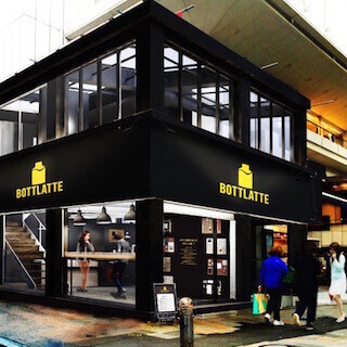 クリエイティブなデスクワークを体験する期間限定カフェ「ながラッテCAFE」