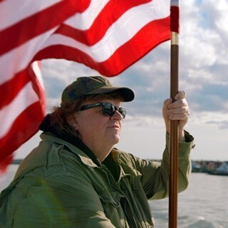 マイケル･ムーア、世界各国の事実に驚愕&困惑! 『世界侵略のススメ』予告編