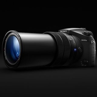 ソニー、「RX10 III」を海外発表 - 最望遠600mm相当の25倍ズームカメラ