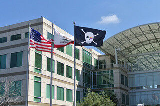Apple創業40周年、本社キャンパスに海賊旗が翻る