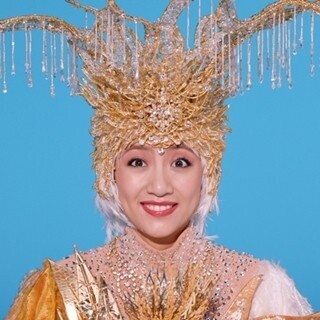 高橋みなみ、卒業後初CMで小林幸子の"火の鳥"に変身! 巨大衣装で本人と共演