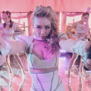 CYBERJAPAN DANCERS、セクシー衣装でダンスバトル! "ZQN"も魅了のMV公開