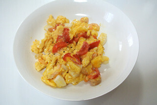 簡単で激ウマなズボラダイエットレシピ (6) 疲労回復には冷凍シーフードミックスのトマト卵とじを!