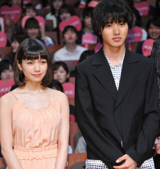 二階堂ふみ、吉沢亮のイケメンぶりに惚れ惚れ｢アラン・ドロンのような輝き｣