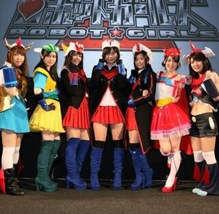 『ロボットガールズZ』声優7人がコスプレ姿に、内田真礼「めっちゃ恥ずかしい!」