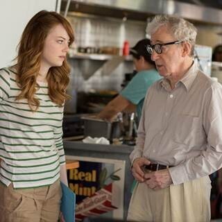 ウディ･アレン、新たに心射止めたエマ･ストーン絶賛「知性がにじみ出てる」