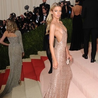 ステラ･マックスウェル、世界で最もホットな女性に