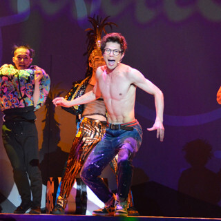 柿澤勇人、上半身裸でキース・ヘリング役を熱演! 共演者も絶賛