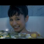 前田敦子、新曲MVでも色気たっぷり! 下着姿で歩き、フルーツ浮かべて入浴