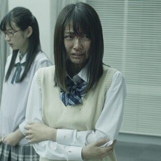 小島梨里杏、初主演映画で血まみれに…『人狼ゲーム』新写真&amp;予告編公開