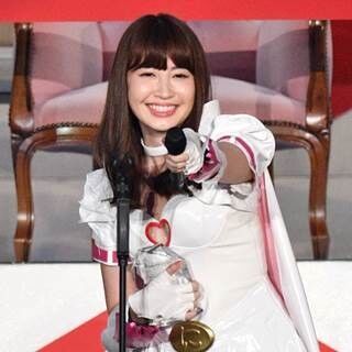小嶋陽菜、AKB48を&quot;やっと&quot;卒業! 笑顔で涙なしのラストスピーチ【全文】