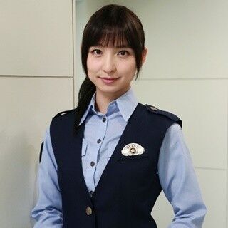 篠田麻里子、初の警官制服姿&amp;ロングヘアを公開「この姿で逮捕したい!」