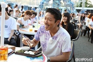 松本利夫、「居酒屋えぐざいるPARK」にサプライズ登場! 1000人から大歓声