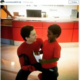 トム･ホランド、スパイダーマンの格好で小児病院を訪問