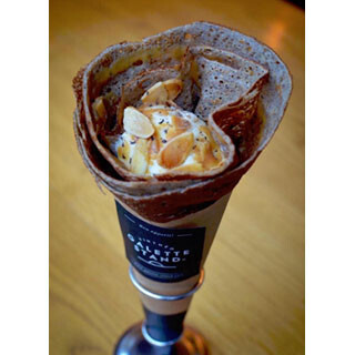 そば粉使用のガレット専門店に、アイスを包んだラップガレット3種が登場