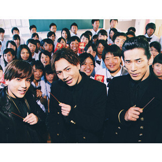 小林直己、高校生に熱血指導!? ポッキー新CMで岩田&登坂とサプライズ登場