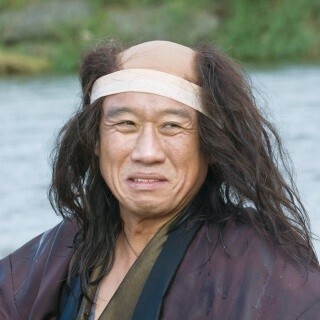 西村雅彦、川で流され落ち武者に!?スタッフも思わず笑うメイキング映像公開