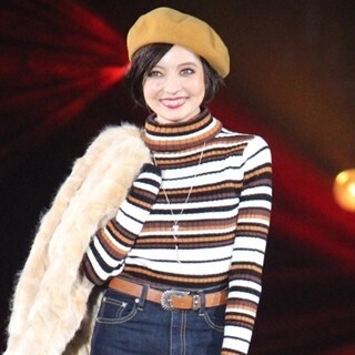 ベッキー、GirlsAwardにサプライズ登場! 笑顔のランウェイに歓声